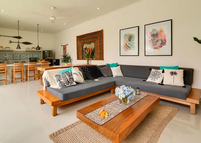 Tuntas Estate - 3 Bedroom Villas With Pools - Central Seminyak Villa *