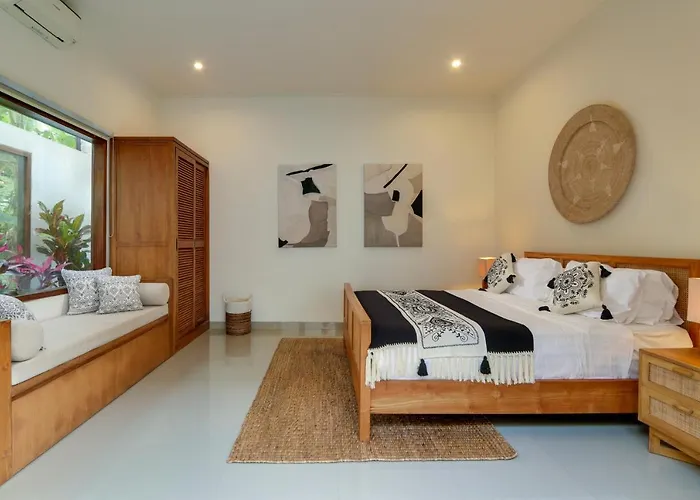 Tuntas Estate - 3 Bedroom Villas With Pools - Central Seminyak