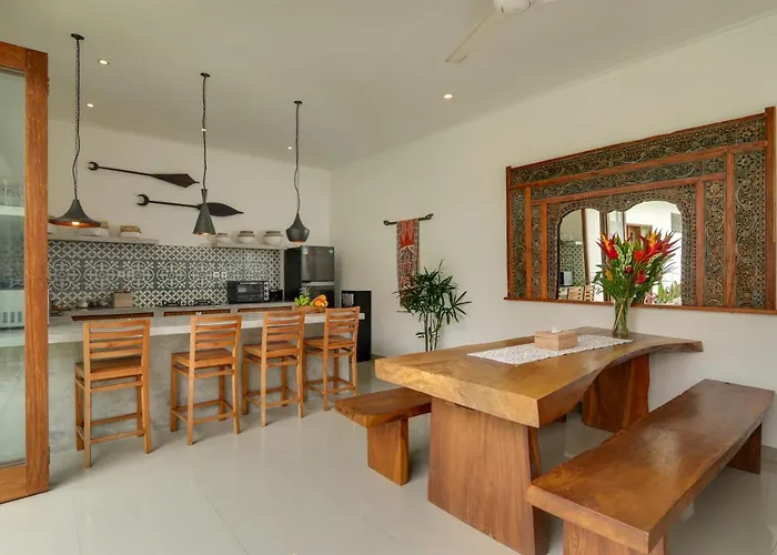 Tuntas Estate - 3 Bedroom Villas With Pools - Central Seminyak Villa *