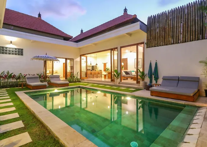 Tuntas Estate - 3 Bedroom Villas With Pools - Central Seminyak Villa *